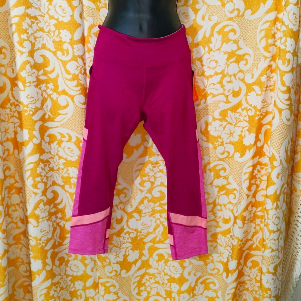Tek Gear Dry Tek athletic capri's NWT size M Berry/Pink